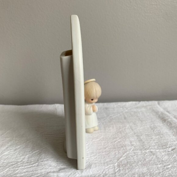 Precious Moments E-7168 1981 Cathedral Shape Picture Frame w/ Boy Angel - Picture 4 of 8